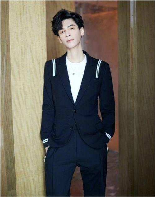 罗云熙吃瓜娱乐圈