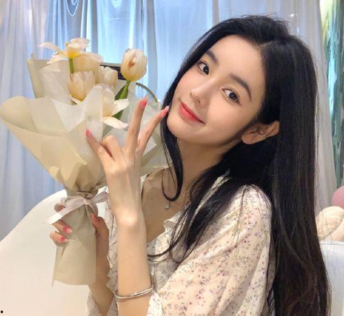 娱乐吃瓜酱18岁,18岁青春绽放，揭秘明星成长故事